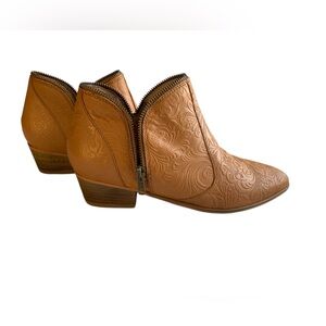 Heiress Leather Embossed Tan Ankle Booties Size 8.5